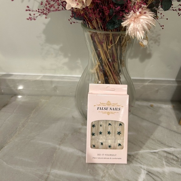 24 pcs Almond French Acrylic Press On Nail Set Reusable green stars French ✨💚 - Picture 5 of 7